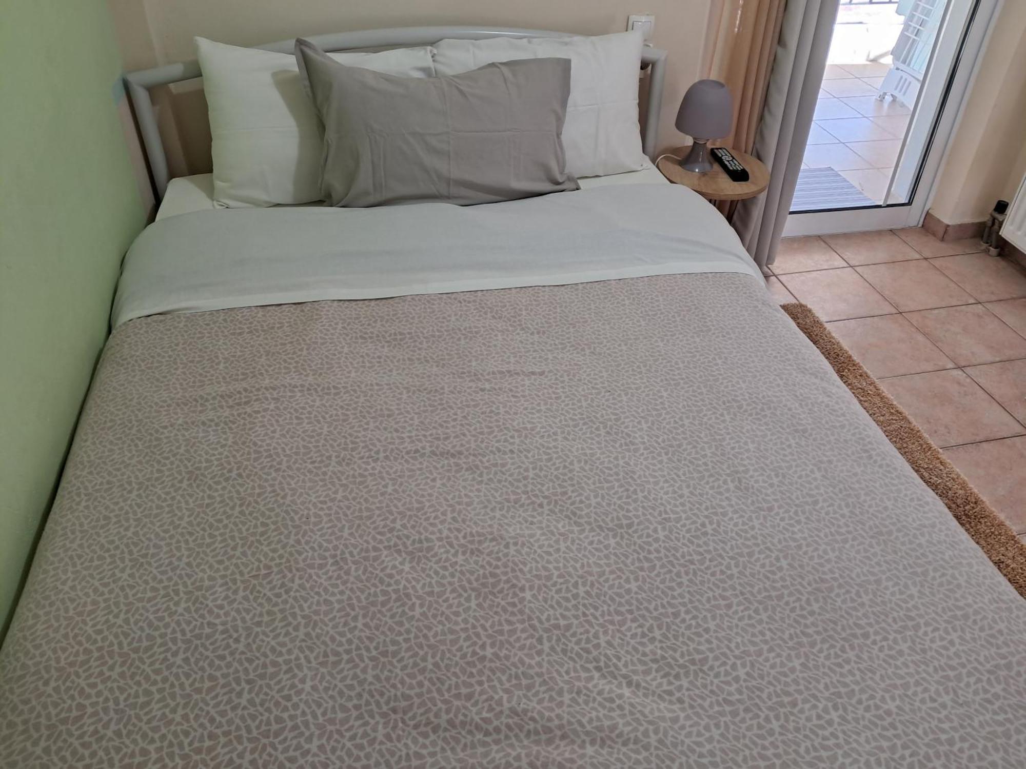 Top Floor On Villa, 3' From Center, By The Sea! Host Is Efi Kwsta Preweza Zewnętrze zdjęcie