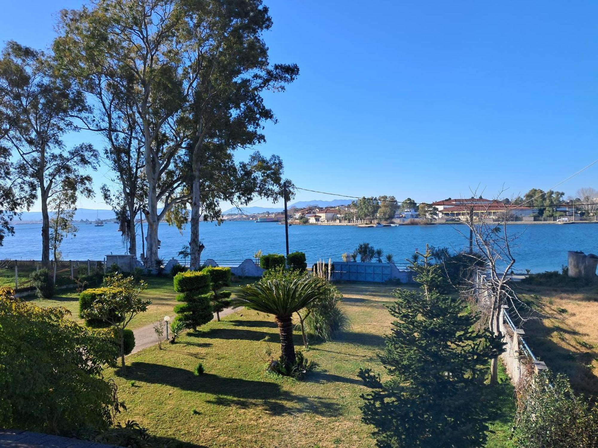 Top Floor On Villa, 3' From Center, By The Sea! Host Is Efi Kwsta Preweza Zewnętrze zdjęcie