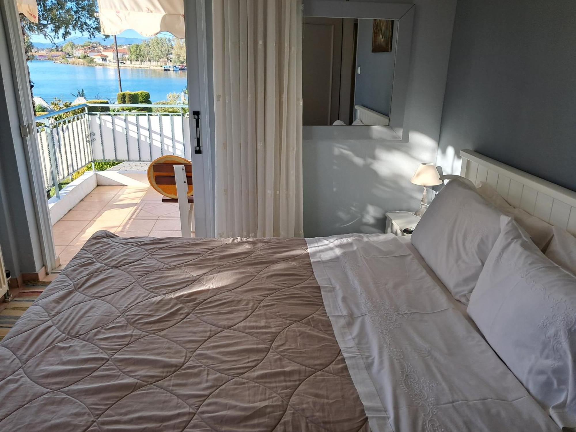 Top Floor On Villa, 3' From Center, By The Sea! Host Is Efi Kwsta Preweza Zewnętrze zdjęcie